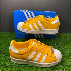 Adidas Originals Superstar Women’s Size 6 Shoes Sneakers Yellow White HP2357 NEW